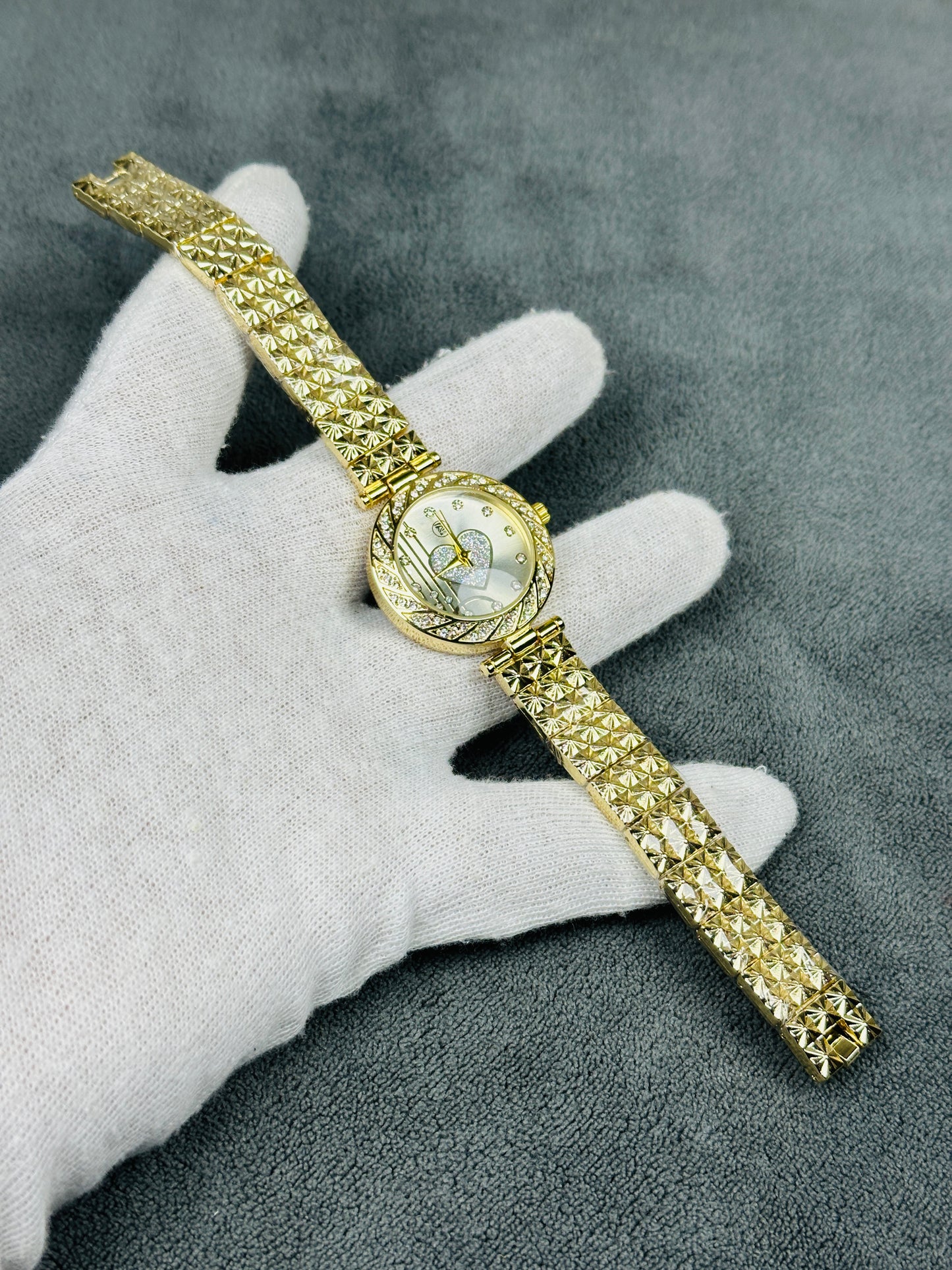 WOMEN LUXURY WATCH | HEART SHAPED DIAL