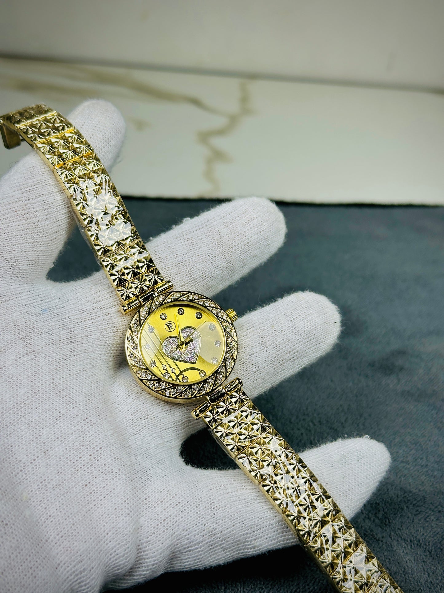 WOMEN LUXURY WATCH | HEART SHAPED DIAL