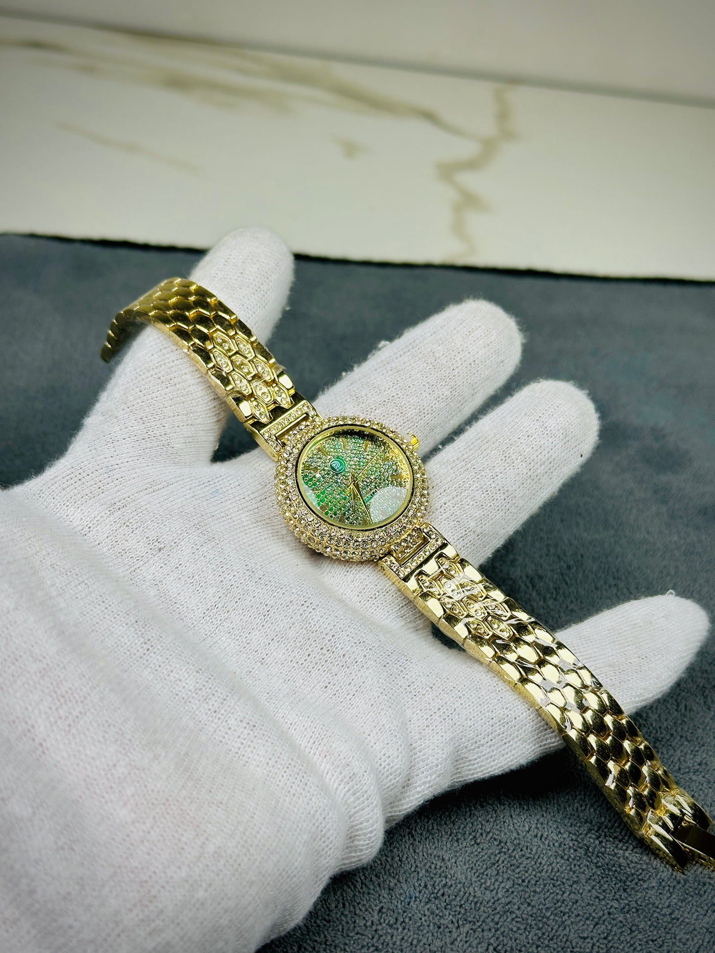 STYLISH CRYSTAL WATCH