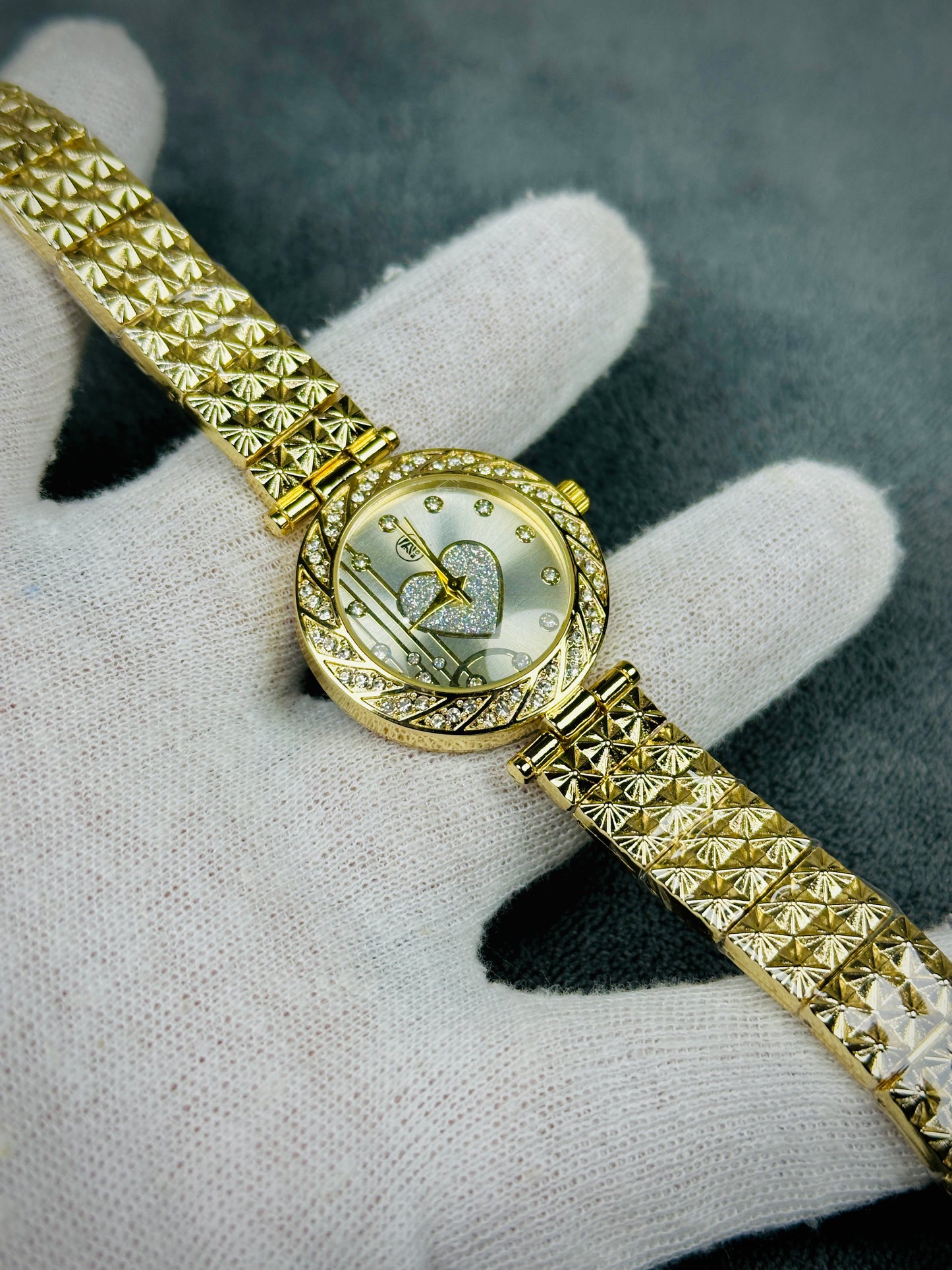 WOMEN LUXURY WATCH | HEART SHAPED DIAL