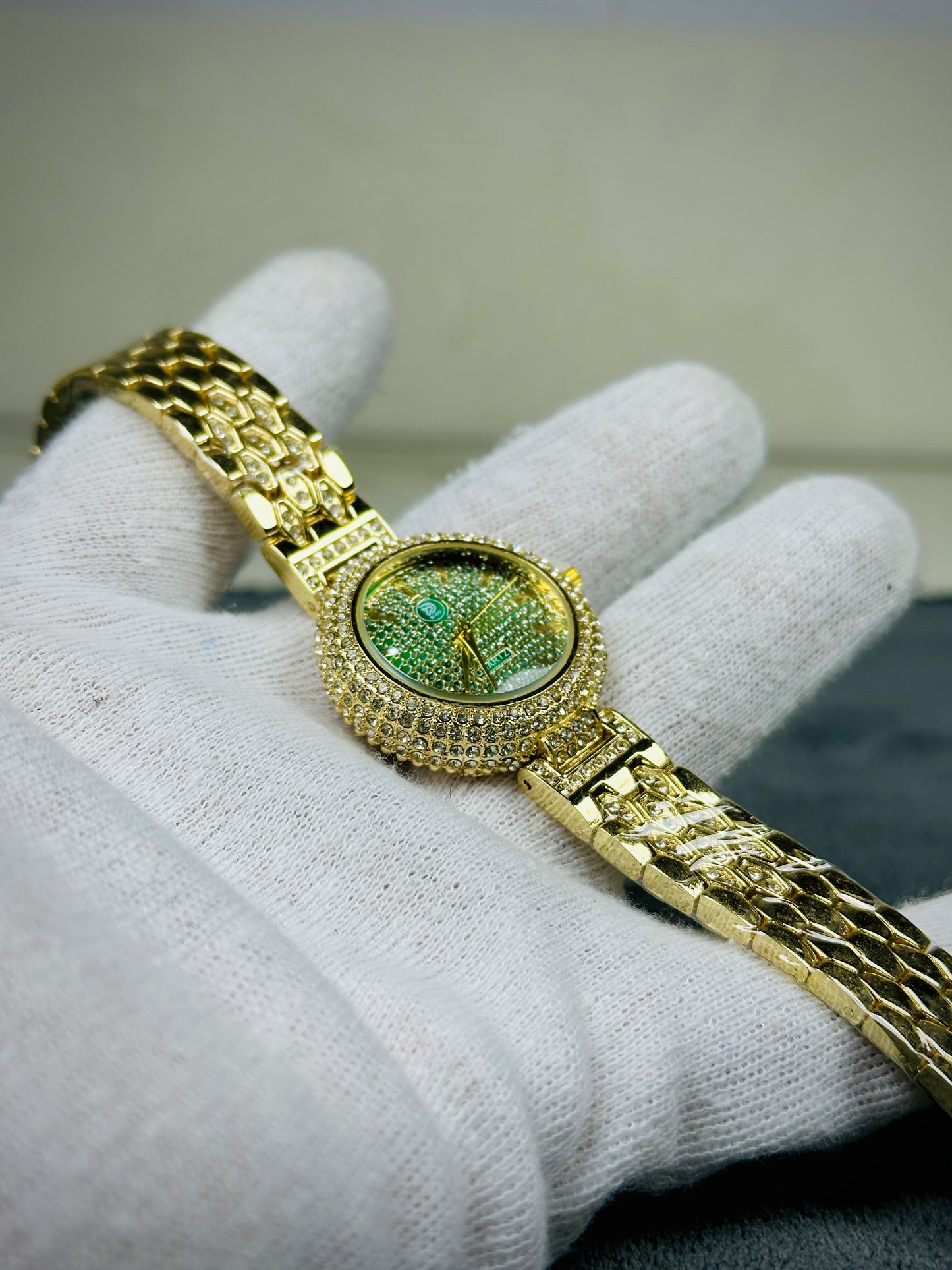 STYLISH CRYSTAL WATCH