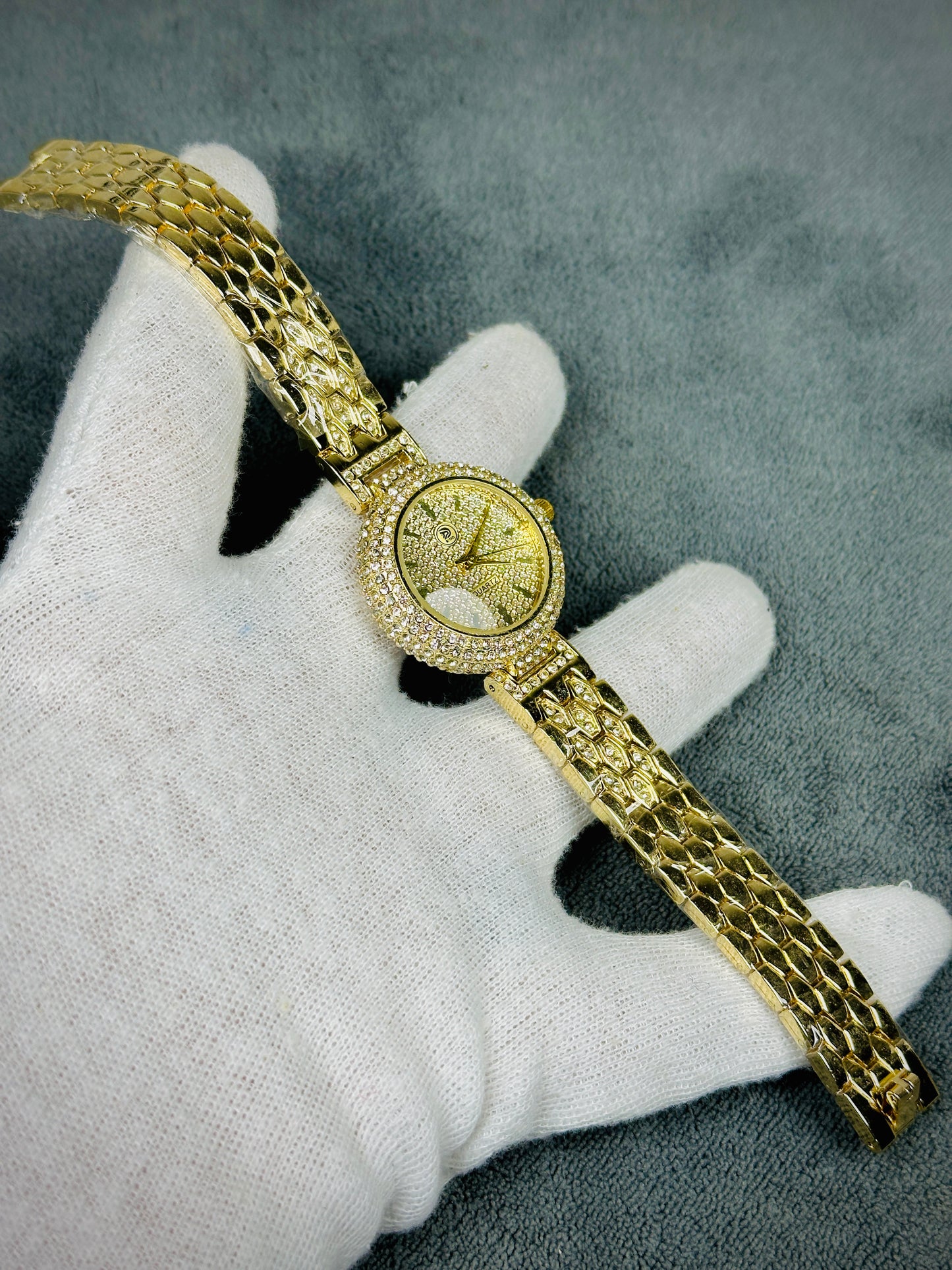 STYLISH CRYSTAL WATCH