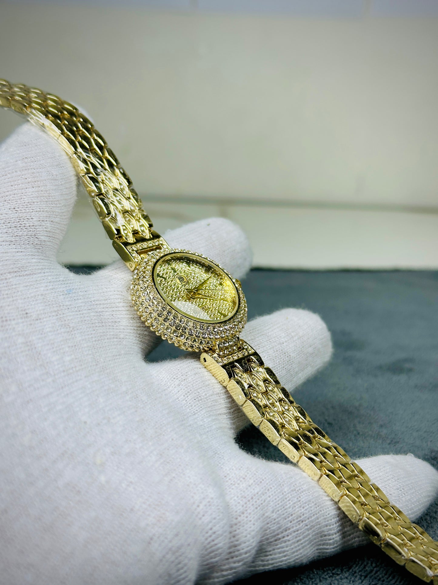 STYLISH CRYSTAL WATCH